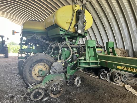 Image of John Deere 1770 equipment image 1