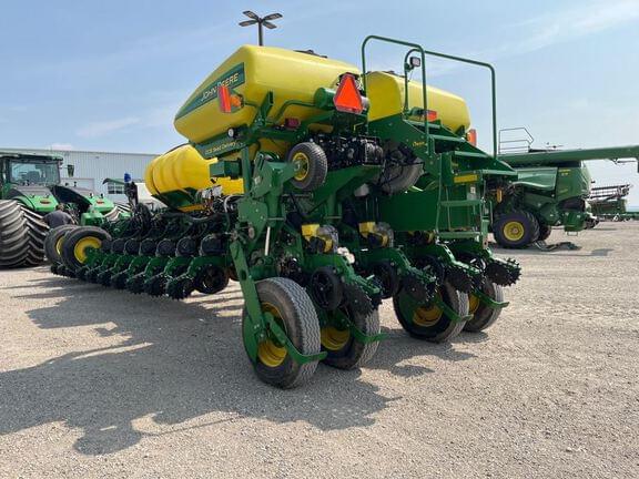 Image of John Deere 1770 equipment image 2
