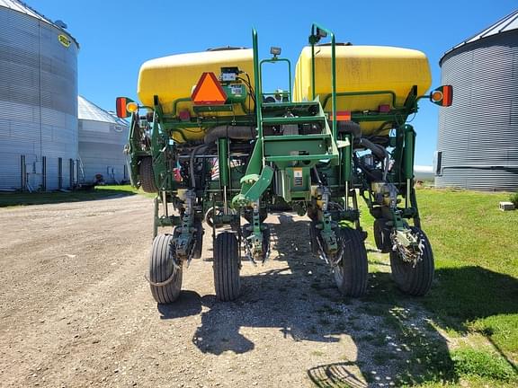 Image of John Deere 1770 equipment image 2