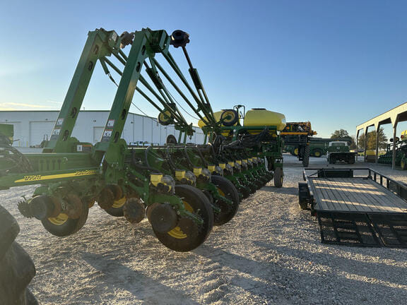 2014 John Deere 1770 Equipment Image0