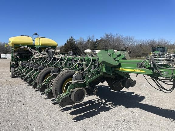 Image of John Deere 1770 equipment image 2