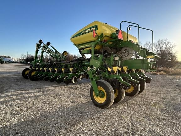 Image of John Deere 1770 equipment image 2