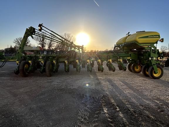 Image of John Deere 1770 equipment image 1