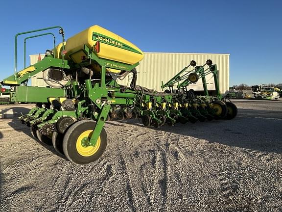 Image of John Deere 1770 equipment image 4