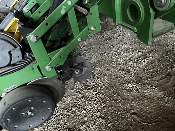 Image of John Deere 1770 equipment image 3