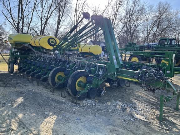 Image of John Deere 1770 equipment image 1