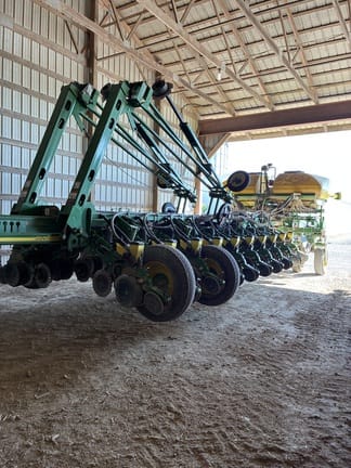 2014 John Deere 1770 Equipment Image0