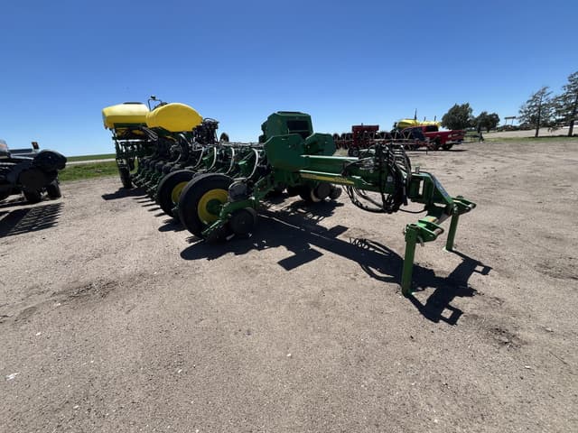 Image of John Deere 1770 equipment image 4