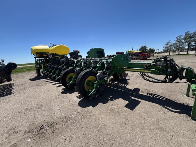 Image of John Deere 1770 equipment image 3