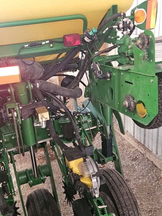 Image of John Deere 1770 equipment image 4