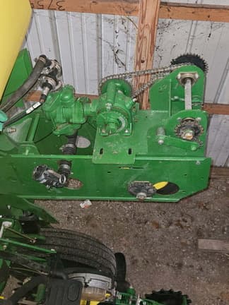 Image of John Deere 1770 equipment image 1