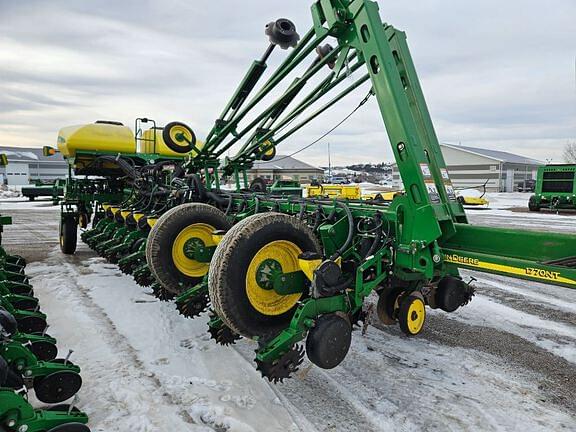 Image of John Deere 1770 equipment image 3