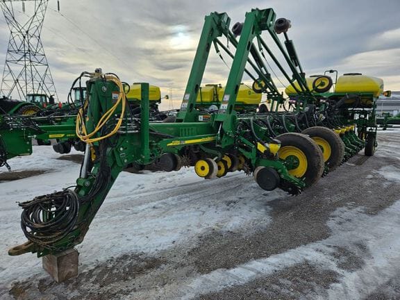 Main image John Deere 1770