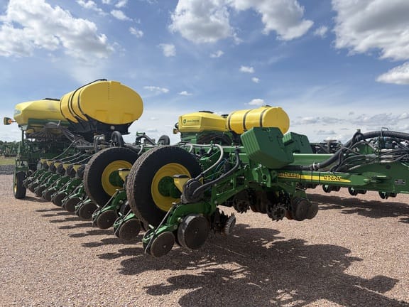 2014 John Deere 1770 Equipment Image0