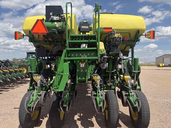 Image of John Deere 1770 equipment image 3