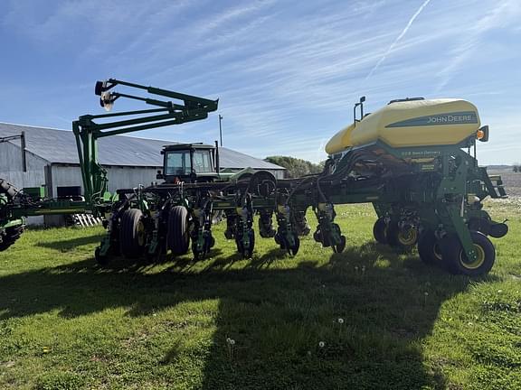 Image of John Deere 1770 equipment image 4