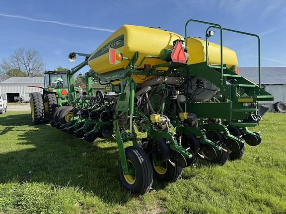 Image of John Deere 1770 Primary image