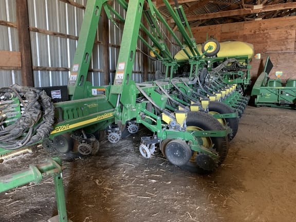 Main image John Deere 1770