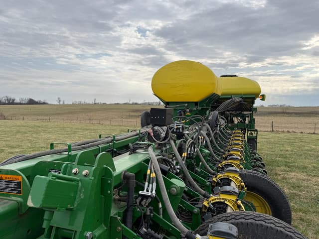 Image of John Deere 1770 equipment image 3