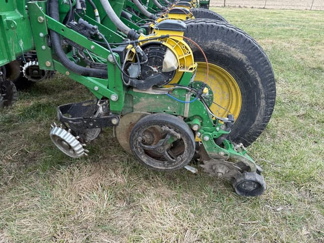 Image of John Deere 1770 equipment image 4