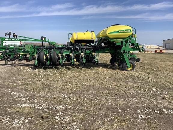 Image of John Deere 1770 equipment image 1