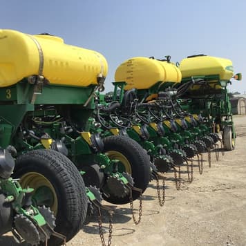 Main image John Deere 1770