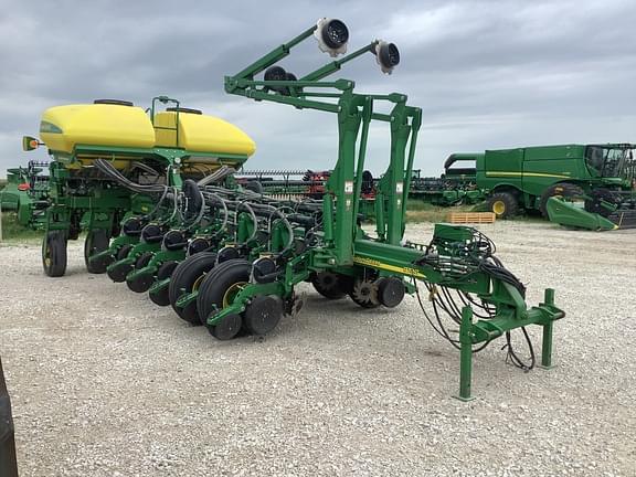 Image of John Deere 1770 equipment image 3