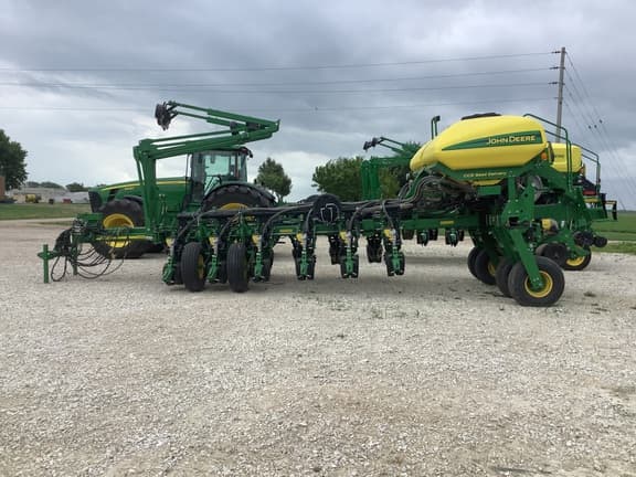 Image of John Deere 1770 equipment image 3