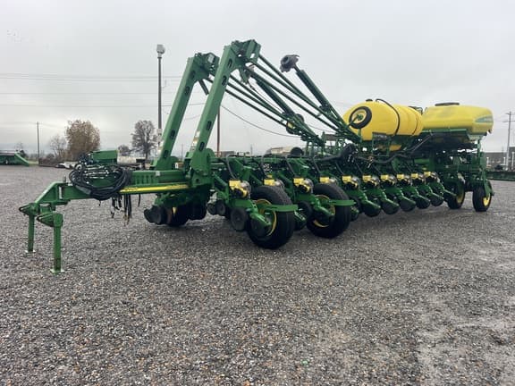 Image of John Deere 1770 equipment image 1