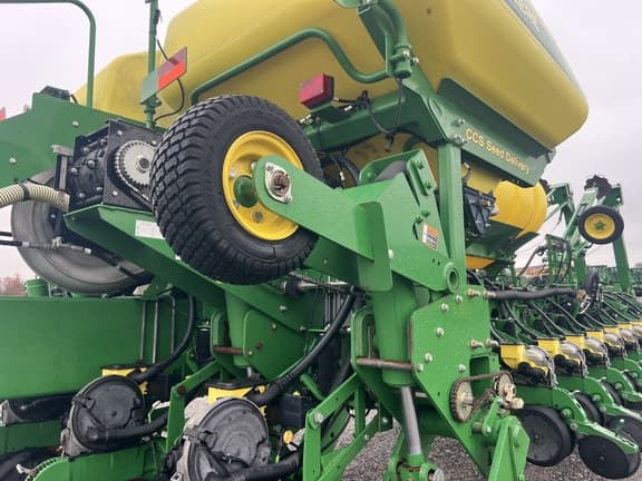 Image of John Deere 1770 equipment image 4