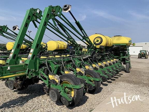 Image of John Deere 1770 equipment image 1