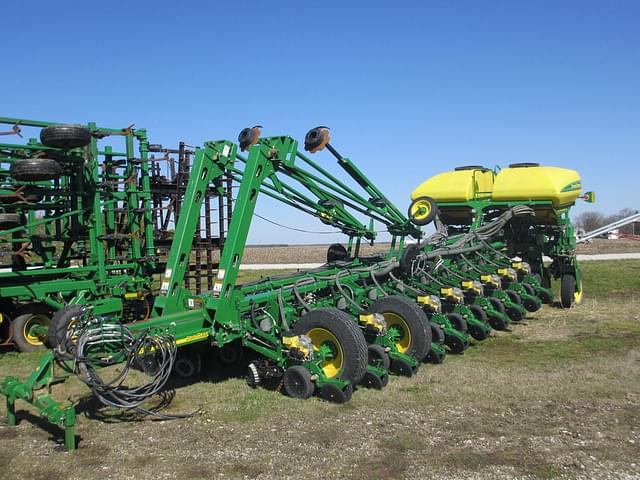 Image of John Deere 1770 equipment image 1