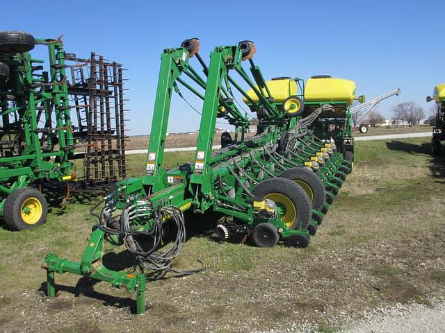 Image of John Deere 1770 equipment image 2