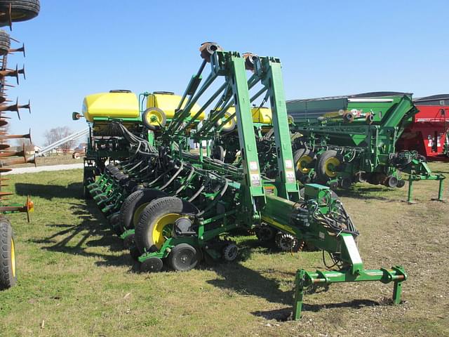 Image of John Deere 1770 equipment image 4