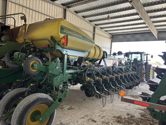 Image of John Deere 1770 equipment image 3