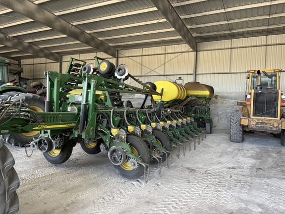 2014 John Deere 1770 Equipment Image0