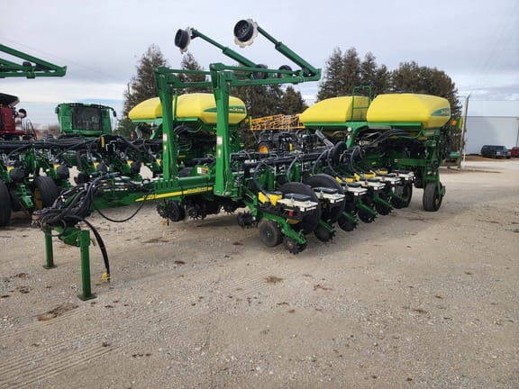 Main image John Deere 1770