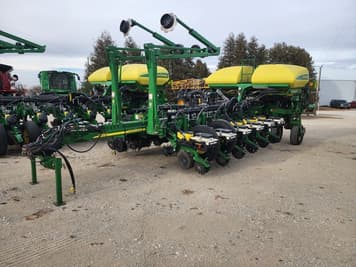 Main image John Deere 1770