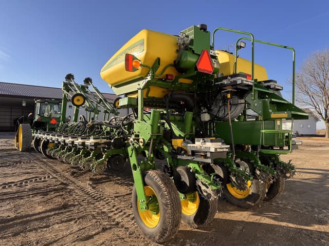 Image of John Deere 1770 equipment image 4