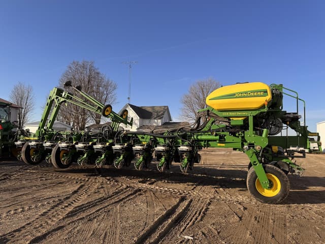 Image of John Deere 1770 equipment image 3