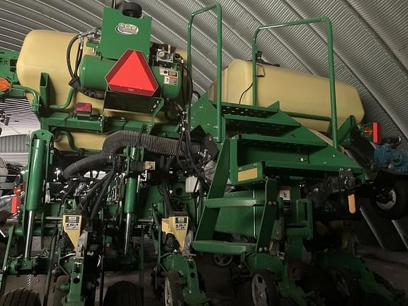 Image of John Deere 1770 equipment image 4