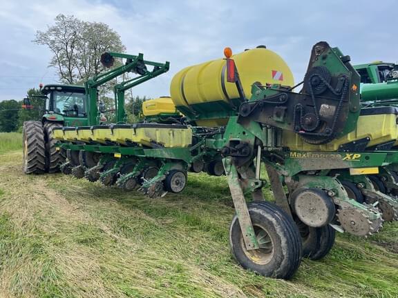 Image of John Deere 1770 equipment image 1