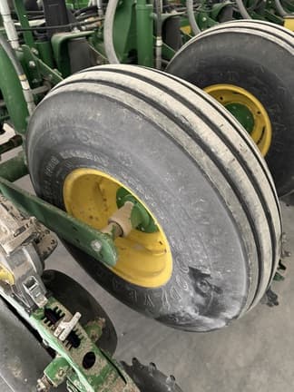 Image of John Deere 1770 equipment image 4