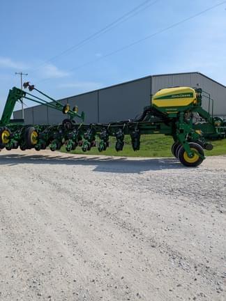 Image of John Deere 1770 equipment image 4