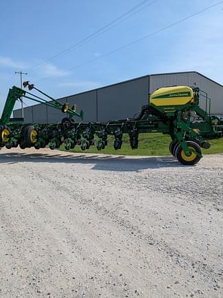 Image of John Deere 1770 equipment image 1