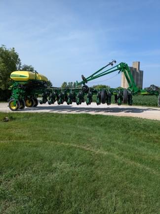 Main image John Deere 1770