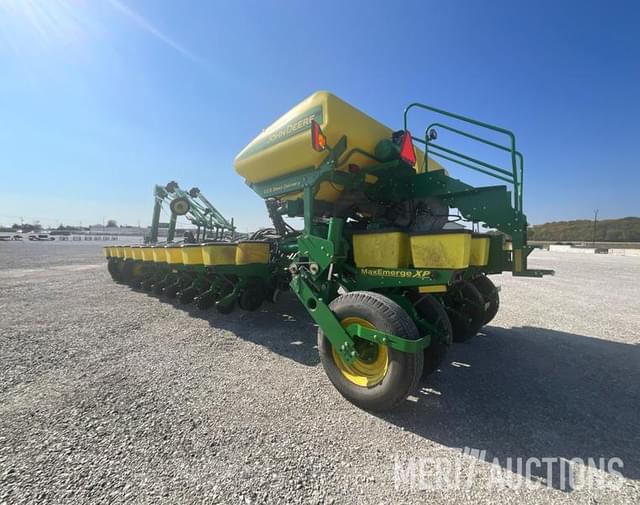 Image of John Deere 1770 equipment image 2