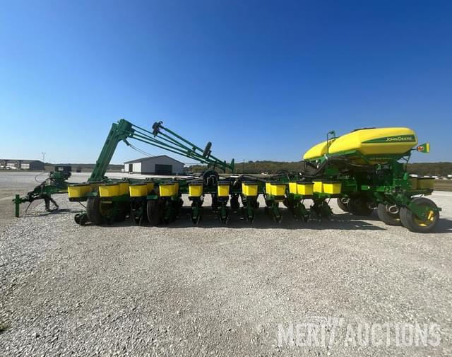 Image of John Deere 1770 equipment image 1
