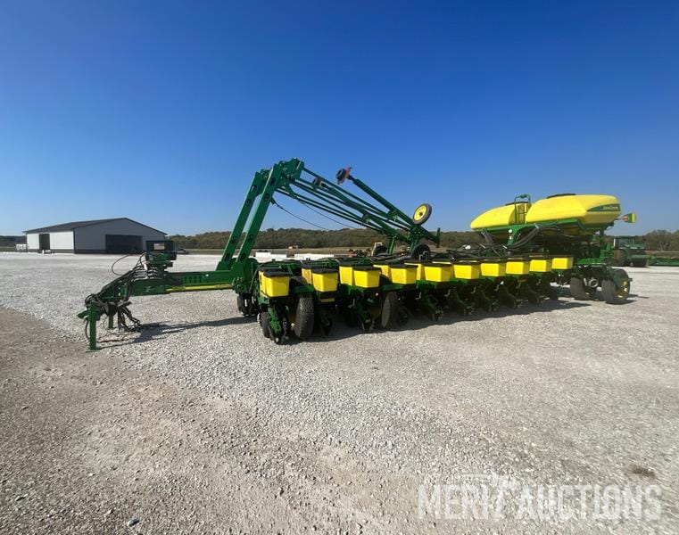 2014 John Deere 1770 Equipment Image0