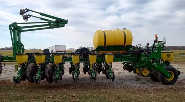 Image of John Deere 1775 equipment image 1